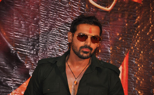 John flaunts retro sunglasses in Shootout at Wadala